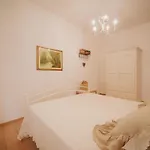 Apartman Dimora 13 *