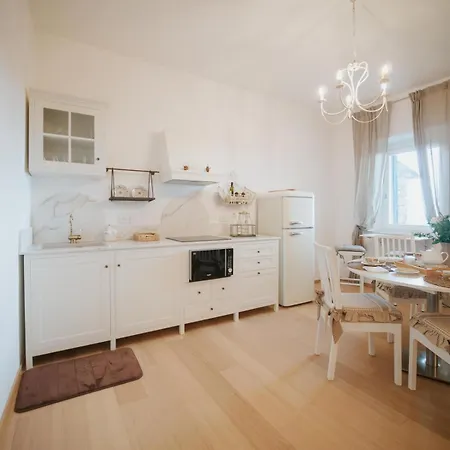 Dimora 13 Apartment